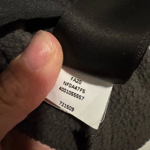 The North Face Men’s Dark Gray Performance Fleece Jacket - Picture 7 of 7